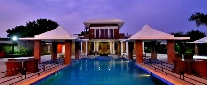 Luxury Pool and Retreat